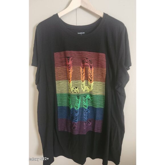 Torrid Tops - E28 Torrid "Love" t shirt, classic fit